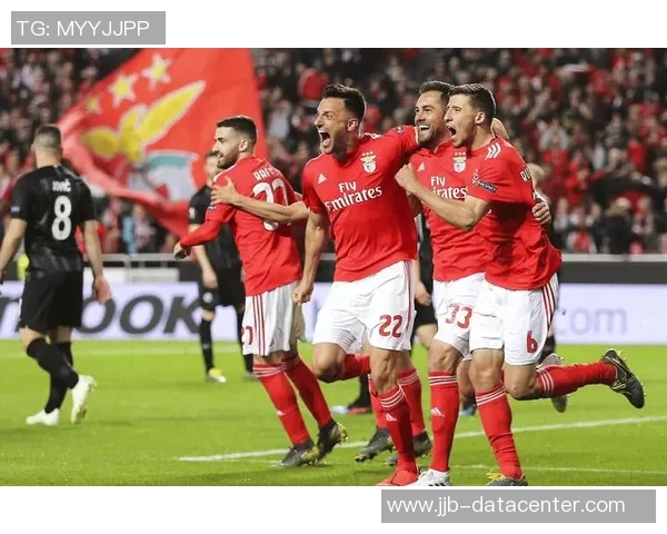 德甲精彩对决本菲卡大胜巴黎圣日耳曼红牌事件引发全场热议