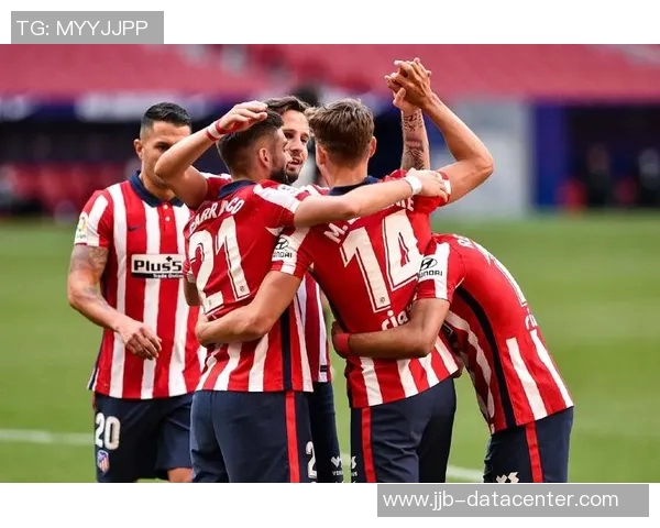 中超赛场惊现冷门本菲卡大胜里昂引发全场狂欢