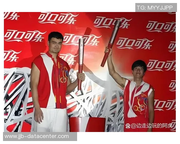 姚明身穿时尚服饰的精彩瞬间展示与篮球魅力的完美结合