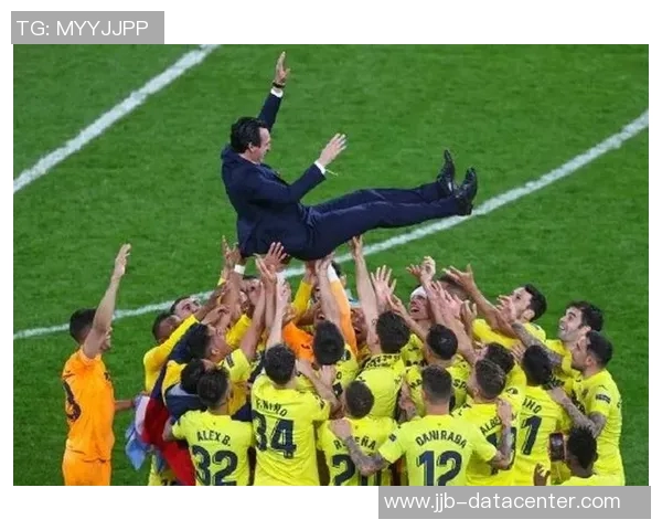 欧联杯：多特蒙德4-0曼联！横扫瞬间引爆全场战报