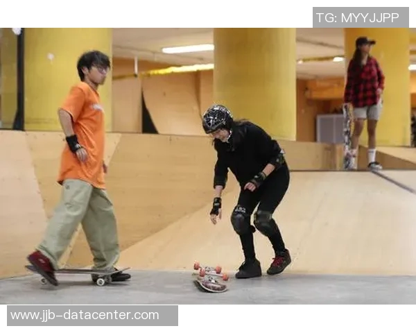 陈伟畅谈滑板人生：从初学者到行业先锋的心路历程