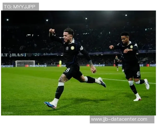 意甲激战:里昂惊险逆转切尔西绝杀瞬间点燃全场热情 意甲激战:里昂惊险逆转切尔西绝杀瞬间点燃全场热情