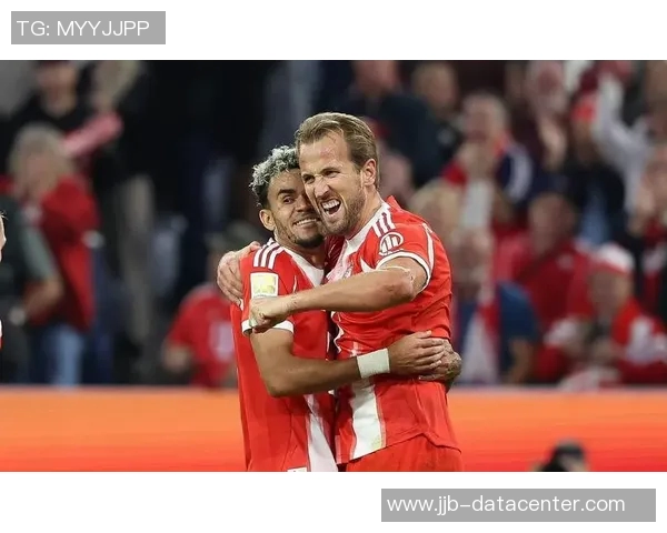 德甲焦点战曼联大胜拜仁帽子戏法引发全场狂欢数据分析揭示比赛亮点 德甲焦点战曼联大胜拜仁帽子戏法引发全场狂欢数据分析揭示比赛亮点