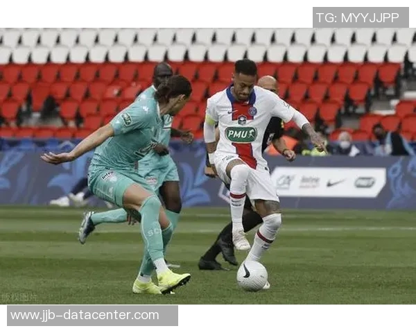 世界杯激战巴黎圣日耳曼险胜国米帽子戏法引发争议判罚全场沸腾