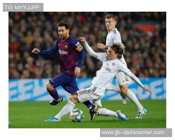 德甲经典对决皇马与巴萨战成平局决胜时刻引发全场狂欢