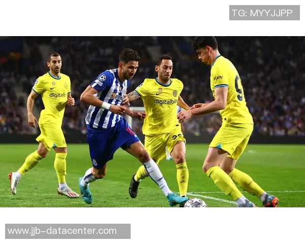 足总杯激战波尔图与国米握手言和精彩瞬间引发全场热烈反响