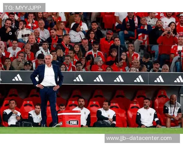 莱比锡狂胜本菲卡6-2神扑时刻引发争议判罚全场沸腾