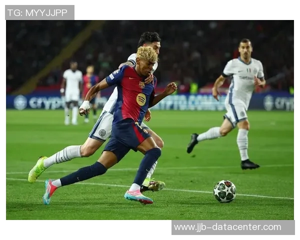 国王杯激战巴萨与曼联1-1平补时争议进球引发全场沸腾